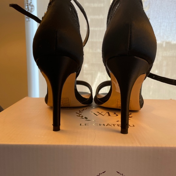 Le Chateau Women’s heels. Size 6 - Picture 3 of 6